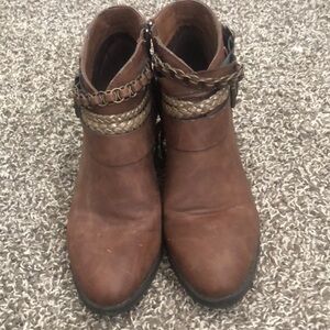 Boutique ankle boots brown in color super cute